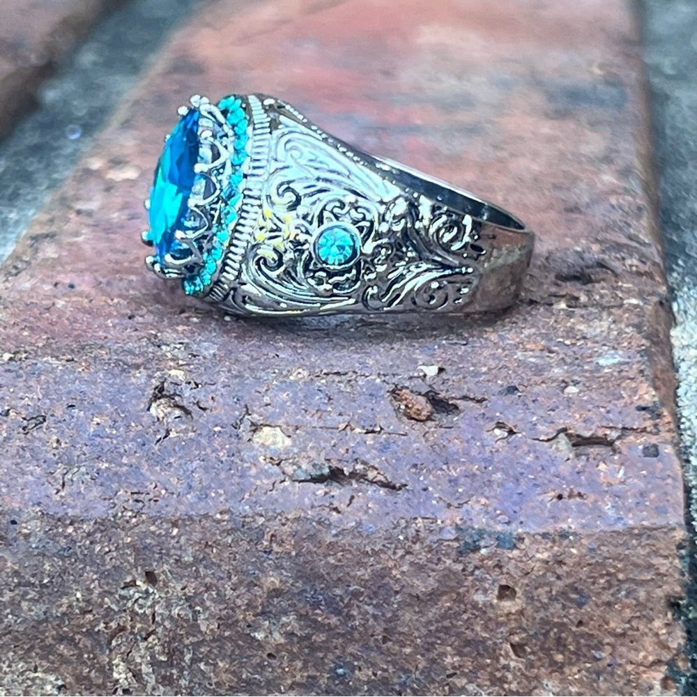 Blue Gemstone filigree, Silver Costume Ring. Size 10 - Picture 4 of 6
